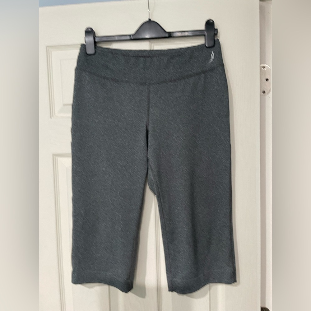 Exertek Women's Gray Capri Workout Pants